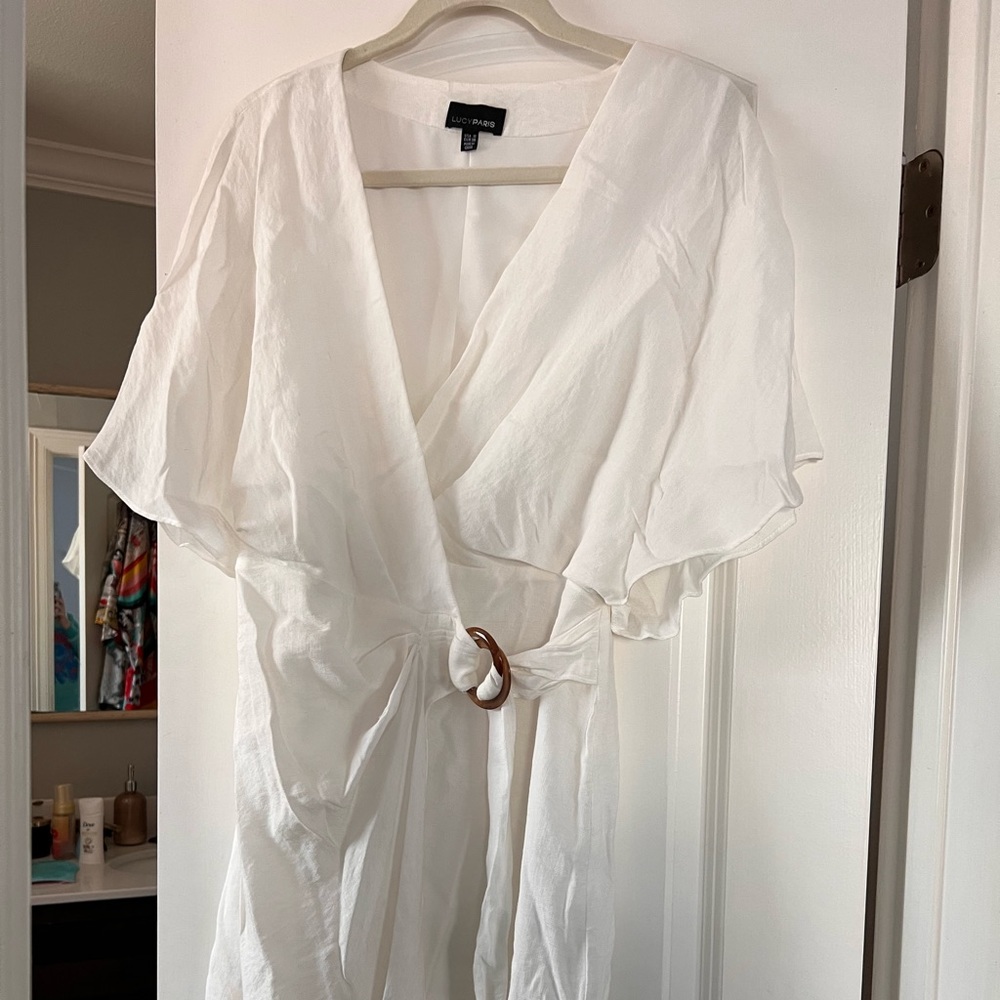 White Lucy Paris wrap dress size S. Fits 2-4. Hits above knee. Lined.